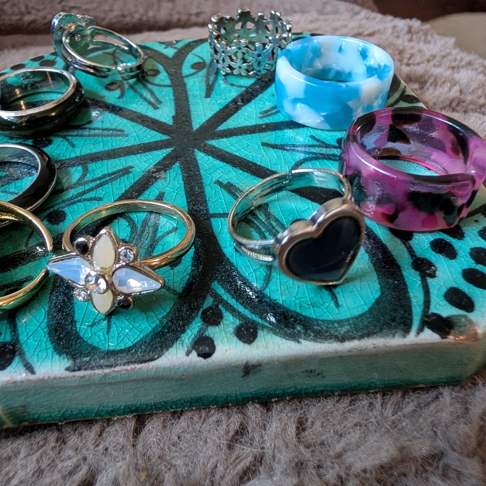 Assorted y2k Fashion Rings Mood Rings Blue Heart and Resin Bands - Picture 3 of 5